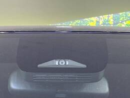 【トヨタセーフティセンス】走行中に前方の車両等を認識し、衝突しそうな時は警報とブレーキで衝突回避と被害軽減をアシスト。より安全にドライブをお楽しみいただけます。