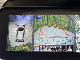 【アラウンドビューモニター】専用のカメラにより、上から見下ろしたような視点で360度クルマの周囲を確認することができます☆死角部分も確認しやすく、狭い場所での切り返しや駐車もスムーズに行えます。