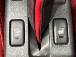 【シートヒーター】寒い日に重宝するシートヒーター！エアコンより早く温まってくれるので寒がりの人も安心ですね♪エアコンの温風は乾燥するから苦手、という方にもをおすすめです。