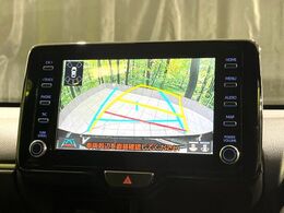 【バックカメラ】駐車時に後方がリアルタイム映像で確認できます。大型商業施設や立体駐車場での駐車時や、夜間のバック時に大活躍！運転スキルに関わらず、今や必須となった装備のひとつです！