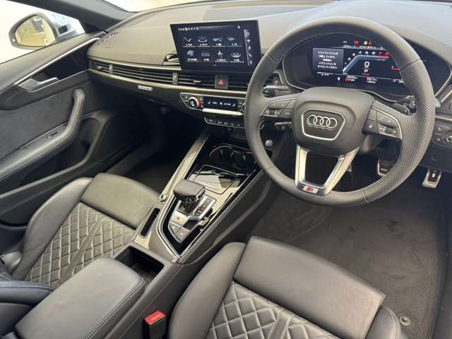 徹底した納車整備を施して上質なコンディションでお客様にお届けするのがAudi認定中古車。充実した保証やサポートで安心してお乗りいただけます。「Audiが2度認めたAudi」、それがAudi認定中古車です。