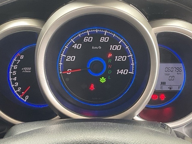 見易くレイアウトされたメーター類が安心ドライブをサポートします