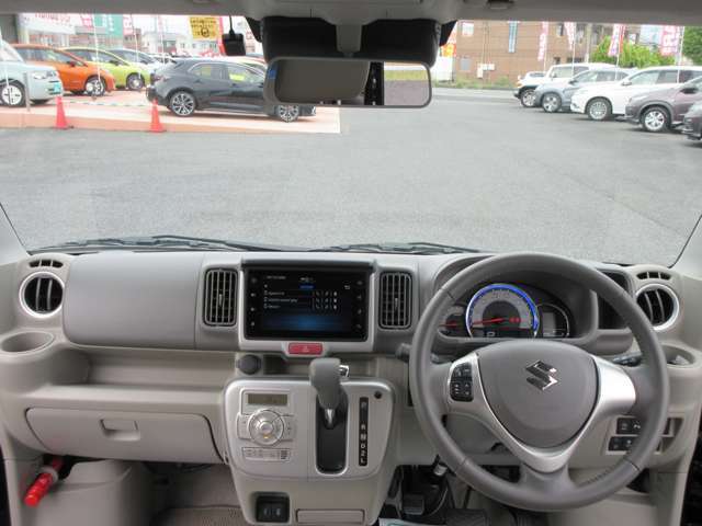 フロントガラスも広く視界が良くて運転しやすいです！！
