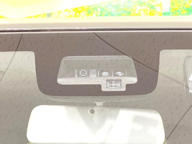【スズキ　セーフティサポート】走行中に前方の車両等を認識し、衝突しそうな時は警報とブレーキで衝突回避と被害軽減をアシスト。より安全にドライブをお楽しみいただけます。