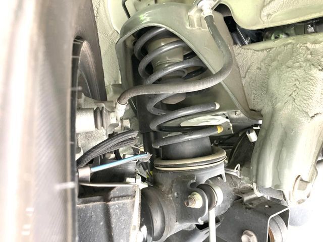 お車を安心してお乗りいただく為には、足回りの定期点検が欠かせません。サービスサポート（有償保証）では無料点検もご提供しており、安心のカーライフをお過ごしいただけるサポート体制が整っています。
