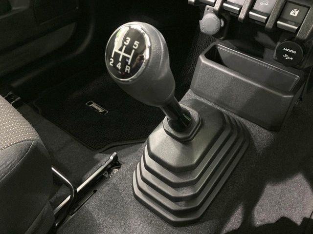 【フロア6速MT】走りの6速MT！！スポーティーな走行をお楽しみいただけます♪