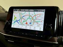 【純正ナビ】一体感のあるナビは、高級感ある車内を演出してくれます。Bluetooth再生などオーディオ機能も充実しておりますので、運転もより楽しめます♪