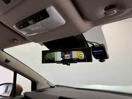 【スマート・ルームミラー】を搭載しております。ミラーにより後方確認ができますので、駐車の際などに役立ちます。
