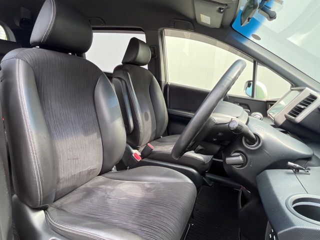 運転席シート廻りは使用感も少なく、良好な状態となっています。丁寧に使われていたことがよくわかりますね。