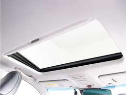 人気装備のサンルーフが付いています！上下チルトに前後スライド機能が付いていますので、様々なドライブシーンで活躍してくれます！！開放感ある車内空間は気持ちがいいですよ！是非体感してみて下さい！