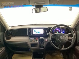 フロントガラスが大きく、ワイドな視界で運転もしやすくなるように設定されています。