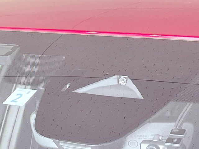 【スマートブレーキサポート】走行中に前方の車両等を認識し、衝突しそうな時は警報とブレーキで衝突回避と被害軽減をアシスト。より安全にドライブをお楽しみいただけます。