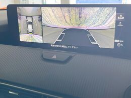 【360°ビューモニター】専用のカメラにより、上から見下ろしたような視点で360度クルマの周囲を確認することができます☆死角部分も確認しやすく、狭い場所での切り返しや駐車もスムーズに行えます。