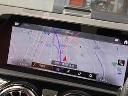 【純正ナビ】一体感のあるナビは、高級感ある車内を演出してくれます。Bluetooth再生などオーディオ機能も充実しておりますので、運転もより楽しめます♪