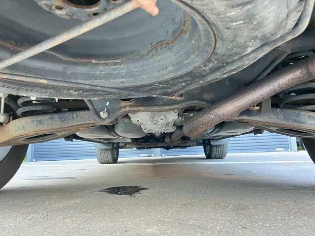 本州仕入れ！下廻りのダメージも少ないです！下廻り防錆塗装のオプションも承ります！