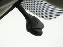 この車にはリアにもドライブレコーダーを装備しております◆映像・音声などを記録する自動車用の装置です。　もしもの事故の際の記録はもちろん、旅行の際の思い出としてドライブの映像を楽しむことができます。