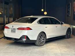 国道1号線に沿い横浜市営地下鉄「三ッ沢上町駅」から徒歩約10分。 BMW Premium Selection 横浜三ッ沢店 / 〒240-0062神奈川県横浜市保土ヶ谷区岡沢町322-3/TEL：045-612-8488