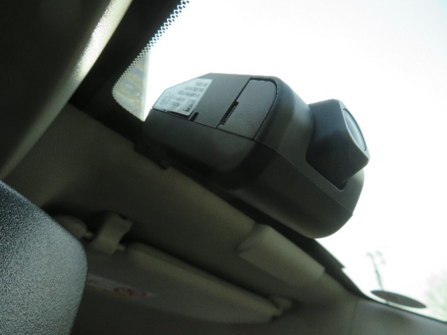 事故・防犯等に役立つドライブレコーダー装備です。