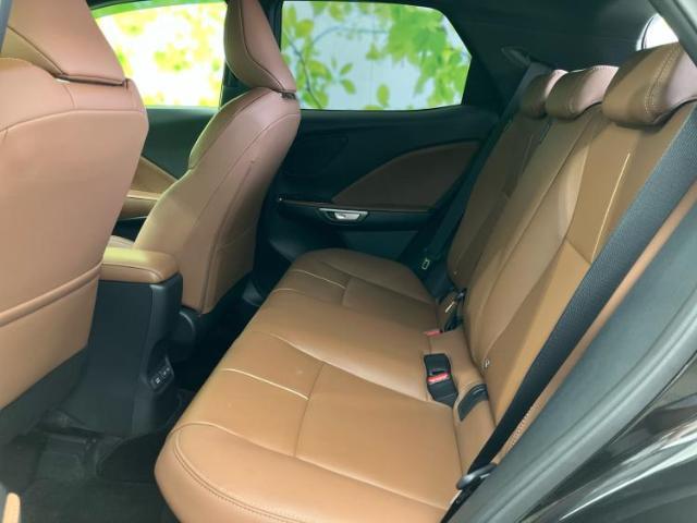 WECARSでは各商談席に大型モニターをご用意しております！見やすい大画面でゆったりと全国の在庫をご覧いただけます！是非ご来店お待ちしております！