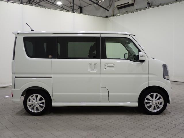 ご遠方のお客様には専門業者を介した陸送納車サービスがございます【※有料】。　お住まい・お届けご希望ご希望の地域をご連絡頂ければ輸送費用のお見積りと輸送期間の目安をご案内させていただきます。