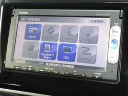 ナビゲーションはギャザズメモリーナビ（VXM-145VSi）を装着しております。AM、FM、CD、DVD再生、Bluetooth、ワンセグTVがご使用いただけます。初めて訪れた場所でも安心ですね！