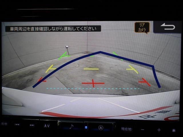 目視では確認しづらい車両後方を表示するカラーバックモニターが装備されています。スムーズな車庫入れや縦列駐車をサポートします。