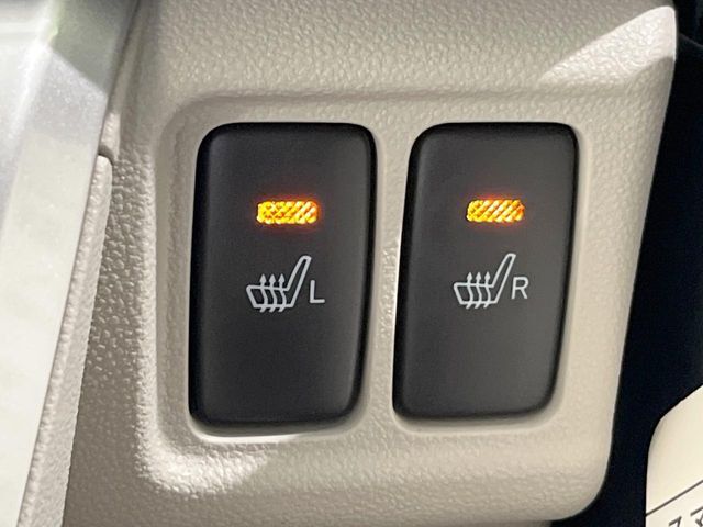 【シートヒーター】寒い日に重宝するシートヒーター！エアコンより早く温まってくれるので寒がりの人も安心ですね♪エアコンの温風は乾燥するから苦手、という方にもをおすすめです。