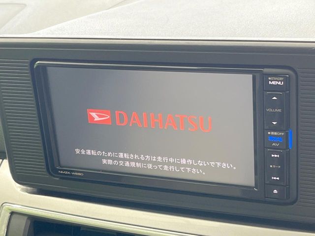 【純正ナビ】人気の純正ナビを装備。オーディオ機能も充実しており、Bluetooth接続すればお持ちのスマホやMP3プレイヤーの音楽を再生可能！毎日の運転がさらに楽しくなります！！
