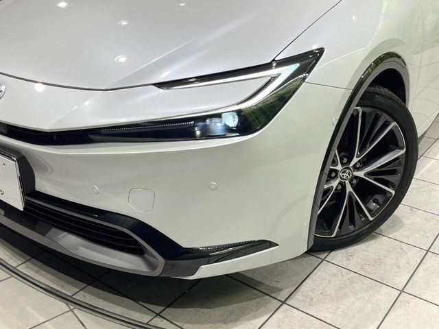 【LEDヘッドライト】悪天候や夜間走行時も良好な視界を確保し安心して運転できる高輝度LEDヘッドライトを装備！点灯速度が早く、消費電力も抑えられています。