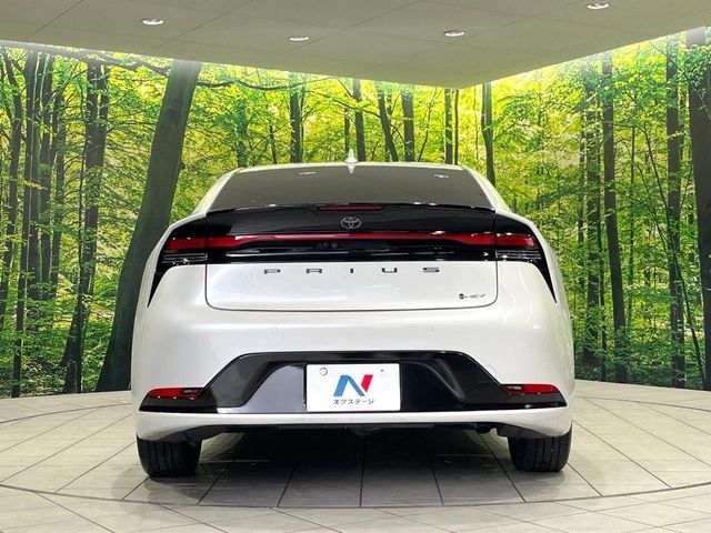 安心の最長10年・走行無制限保証（有償）をご用意。保証内容も充実はもちろん、無料点検＆オイル交換や、年中無休の全国・24時間ロードサービスも付帯されておりますのでご安心下さい。