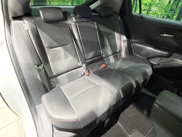 後部座席も気になるようなキズ・汚れやへたり等、大きなダメージはなく、良好な状態です。