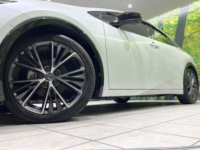 【純正19インチアルミホイール】外観にマッチした純正アルミホイールを装着しております。各種社外アルミホイールや、スタッドレスタイヤも取扱いしております。是非ご相談ください♪