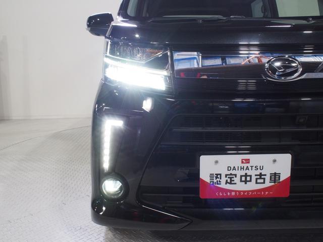 ヘッドライトとフォグランプはともにLED。明るい光で夜間の運転も安心です。