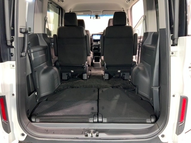 3列目シートを格納すればラゲッジスペースを更に広く使えます。