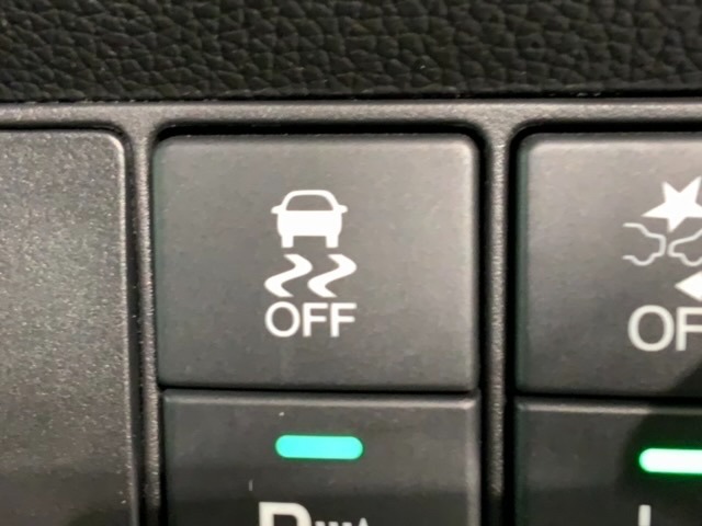 横滑り防止装置がついています。いざという時に安心ですね。