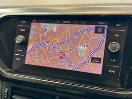 【純正ナビ】一体感のあるナビは、高級感ある車内を演出してくれます。Bluetooth再生などオーディオ機能も充実しておりますので、運転もより楽しめます♪