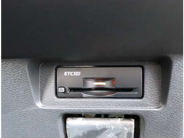 有料道路の料金所をキャッシュレスでスムーズに通過できるETC2.0搭載！
