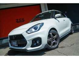 新品にてZSSダウンサス、ウィングを装着してホイールはエンケイ製のPF05でカスタムしました。もちろんタイヤも新品です！グリルフォグも塗装して見た目もキレイに仕上げました☆