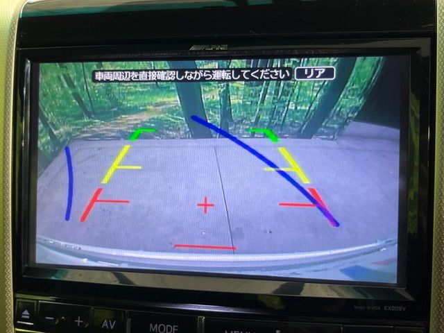 【バックカメラ】駐車時に後方がリアルタイム映像で確認できます。大型商業施設や立体駐車場での駐車時や、夜間のバック時に大活躍！運転スキルに関わらず、今や必須となった装備のひとつです！