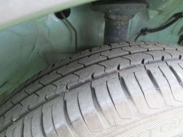 【鈑金・塗装】当社にて専用工場を完備していますので、万が一お車が傷ついてしまった、事故にあってしまった場合でも当社にて迅速に対応させていただきます。