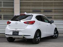 マツダが追い求めた「魂動デザイン」が息づくMAZDA2。研ぎ澄まされたフォルムは、まるで生命が宿ったかのよう。繊細な光の移ろいが、所有する喜びと誇りをもたらします。