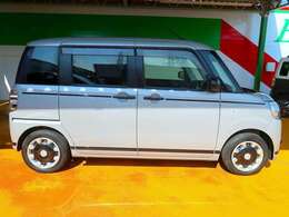 スマートアシストIII搭載車です！衝突回避支援ブレーキ機能/誤発進抑制制御機能/車線逸脱機能/先行車発進お知らせ機能/オートハイビームの5つの機能になります！