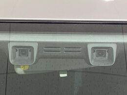 【スズキ　セーフティサポート】走行中に前方の車両等を認識し、衝突しそうな時は警報とブレーキで衝突回避と被害軽減をアシスト。より安全にドライブをお楽しみいただけます。