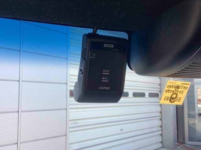 万が一の事故のときもドライブレコーダーがあると安心です。ご利用になる場合は個人情報保護の観点より新品の対応SDカードをお求め下さい。