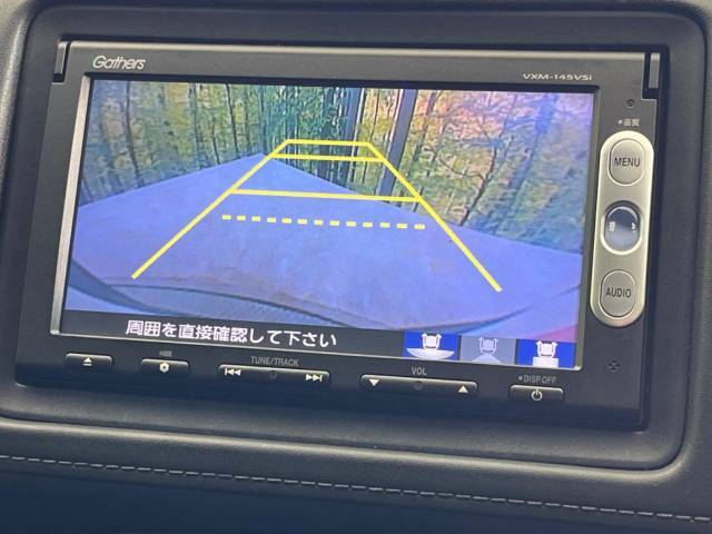 【バックカメラ】駐車時に後方がリアルタイム映像で確認できます。大型商業施設や立体駐車場での駐車時や、夜間のバック時に大活躍！運転スキルに関わらず、今や必須となった装備のひとつです！