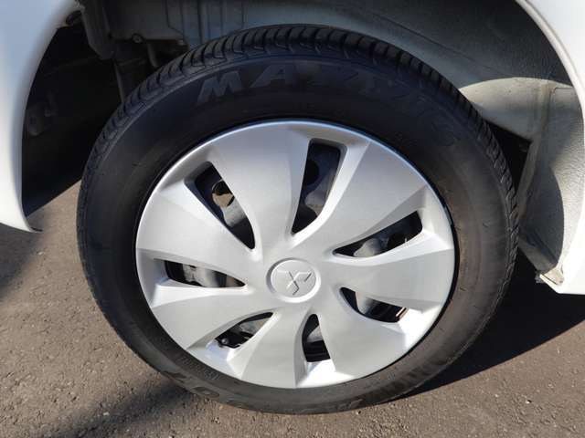 タイヤサイズは155/65R14です。