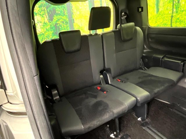 3列目シートはもちろん状態良好☆大人でもゆったりと座って頂けますので、大人数でのお出かけもラクラクです♪ご家族で、気の知れた仲間で、ドライブに行くのが楽しみですね♪