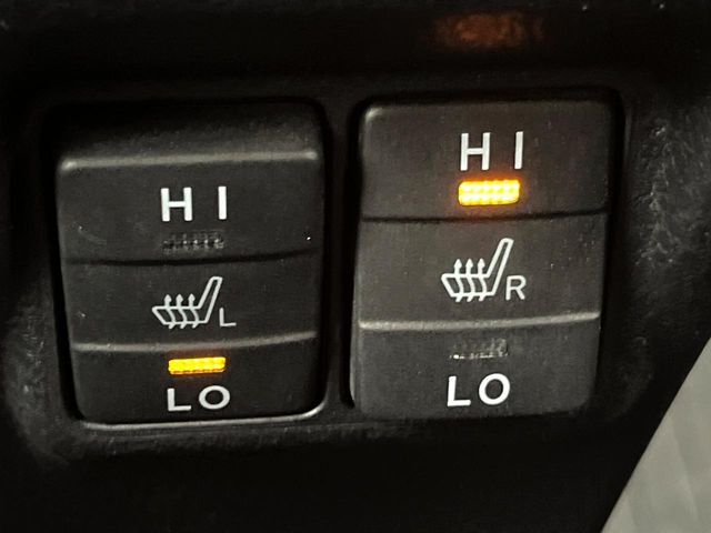 【シートヒーター】寒い日に重宝するシートヒーター！エアコンより早く温まってくれるので寒がりの人も安心ですね♪エアコンの温風は乾燥するから苦手、という方にもをおすすめです。