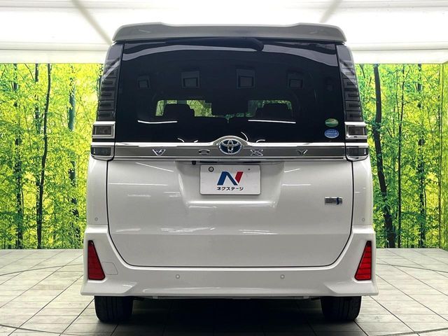 安心の最長10年・走行無制限保証（有償）をご用意。保証内容も充実はもちろん、無料点検＆オイル交換や、年中無休の全国・24時間ロードサービスも付帯されておりますのでご安心下さい。