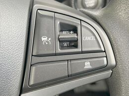 【アダプティブクルーズコントロール】高速道路での長距離走行が楽に！！自動で速度を保つクルーズコントロールが、衝突軽減システムと連携し、前方の車両を感知して車間を保つように速度調節してくれます！！